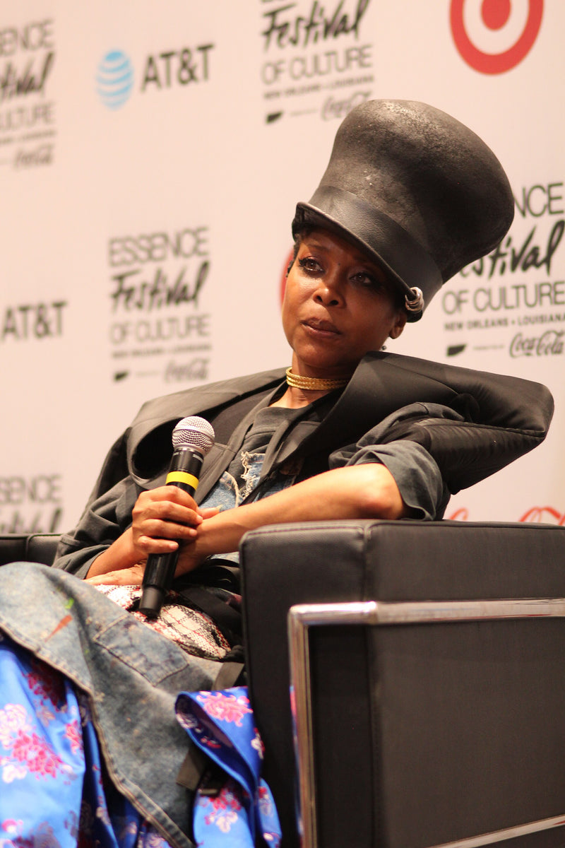 Erykah Badu tijdens een gesprek op Essence Festival in New Orleans, juli 2025