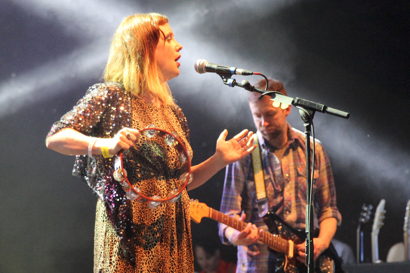 SLOWDIVE.