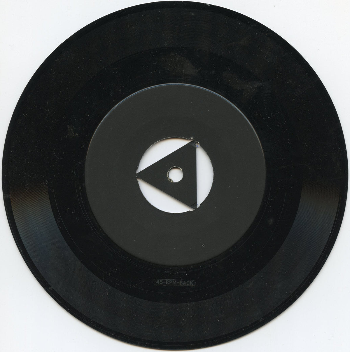 Een 7-inch 45-toeren vinylsingle, gefotografeerd als illustratie bij het verhaal over A- en B-kanten.