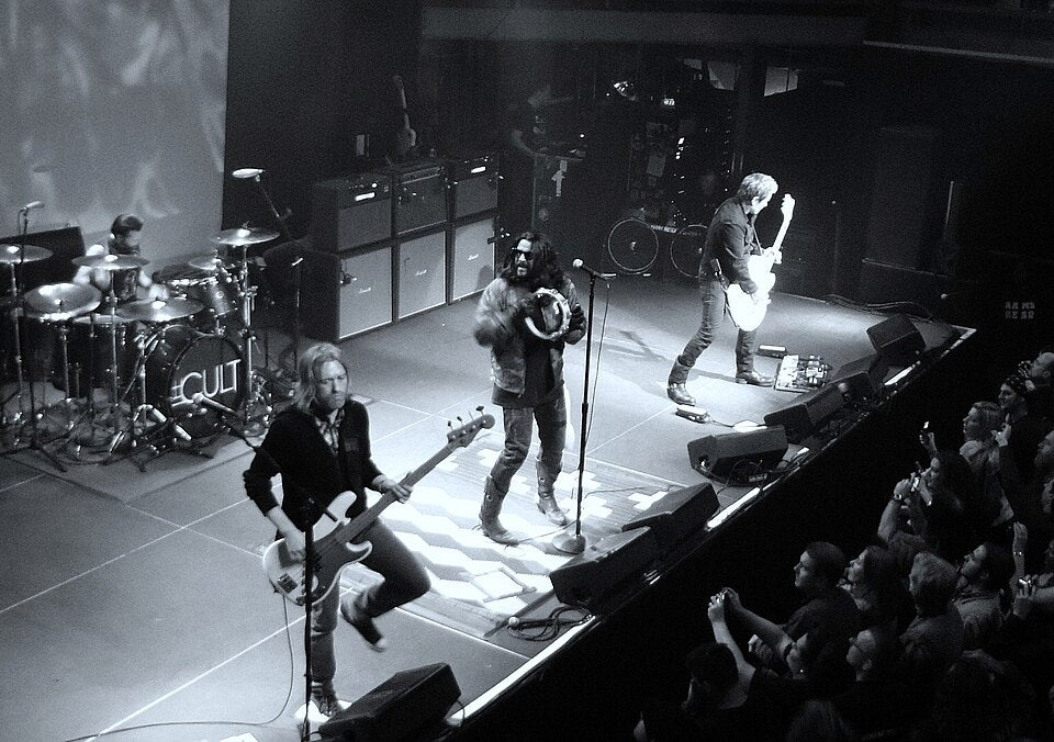 The Cult tijdens een concert, met Ian Astbury en Billy Duffy.