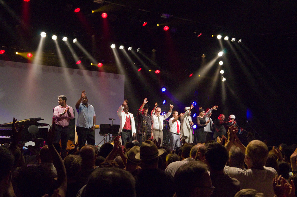 Orquesta Buena Vista Social Club op het podium tijdens het Zelt-Musik-Festival.