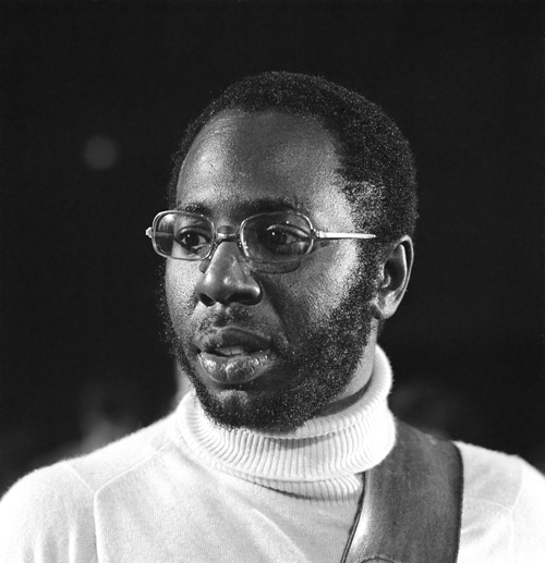 Curtis Mayfield tijdens een Nederlands televisieoptreden in 1972.