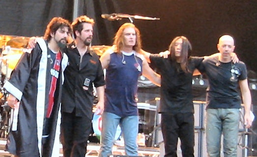 Dream Theater tijdens een concert in Parijs in 2005.