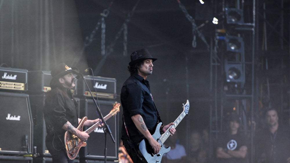 Lemmy Kilmister en Phil Campbell van Motörhead op het podium van Wacken