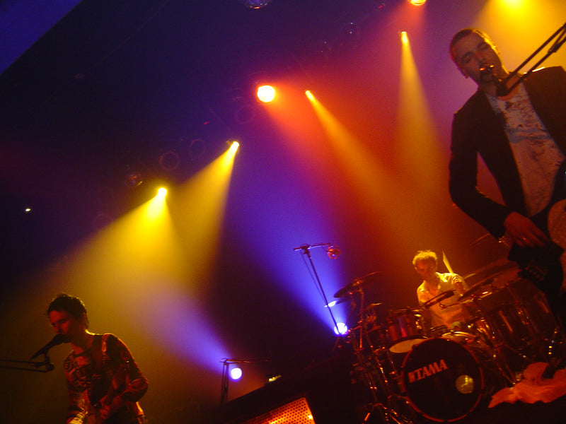 SHOWBIZ. (Muse)