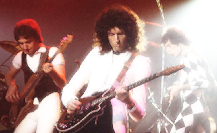 John Deacon, Brian May en Freddie Mercury tijdens een Queen-concert in New Haven in 1977