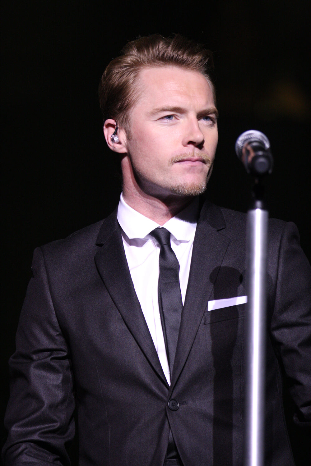 Ronan Keating op het podium van het State Theatre in Sydney, 2012