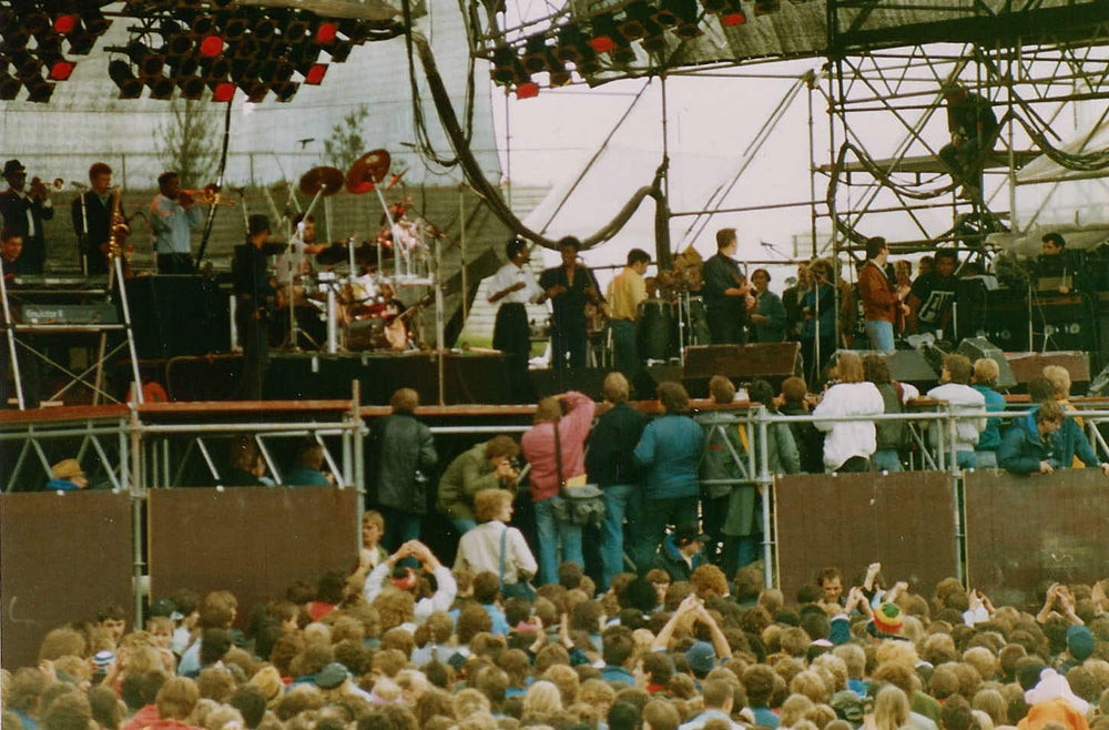 UB40 met blazers, gitaren en percussie op het buitenpodium van Rock am Ring