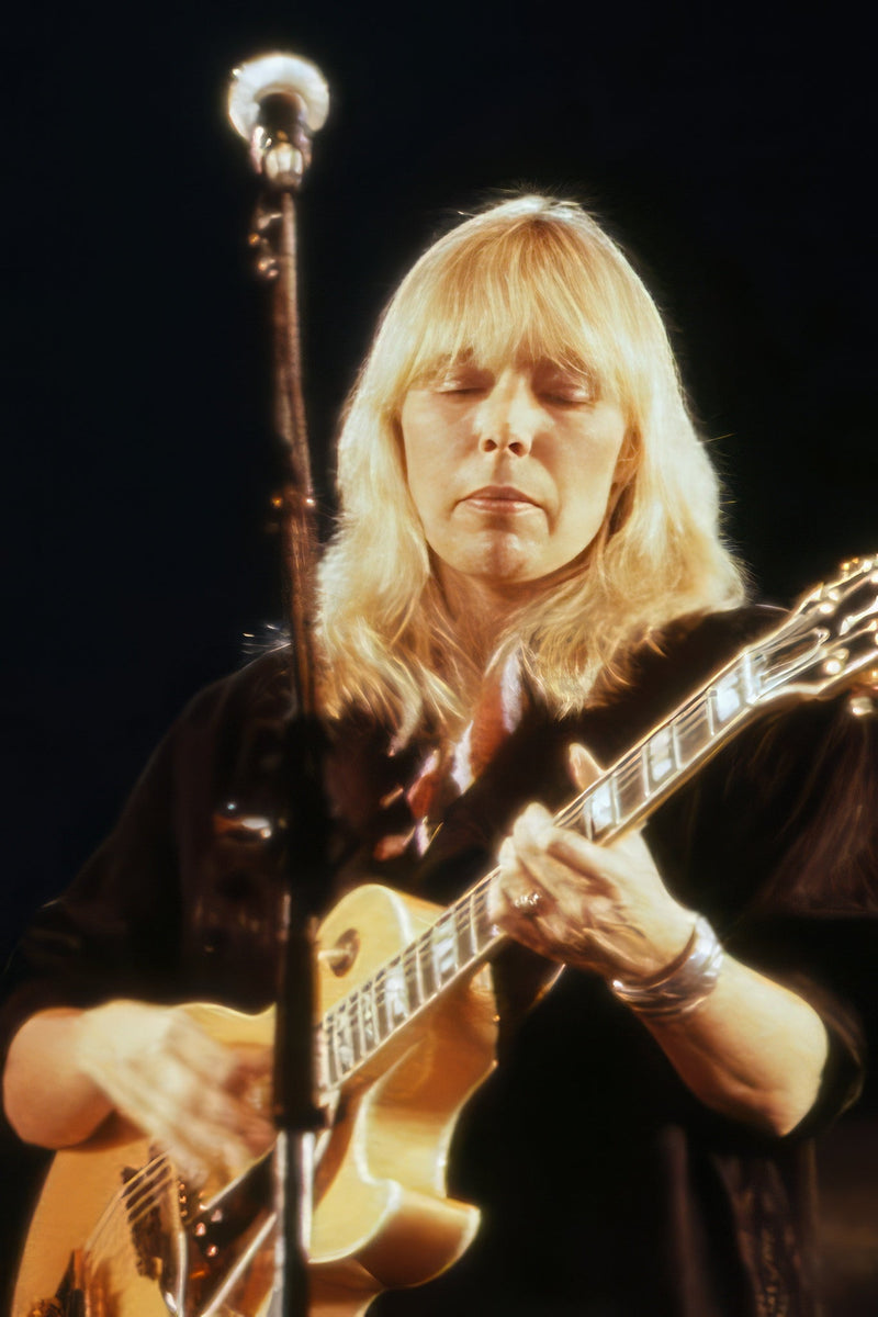 Joni Mitchell live in 1983