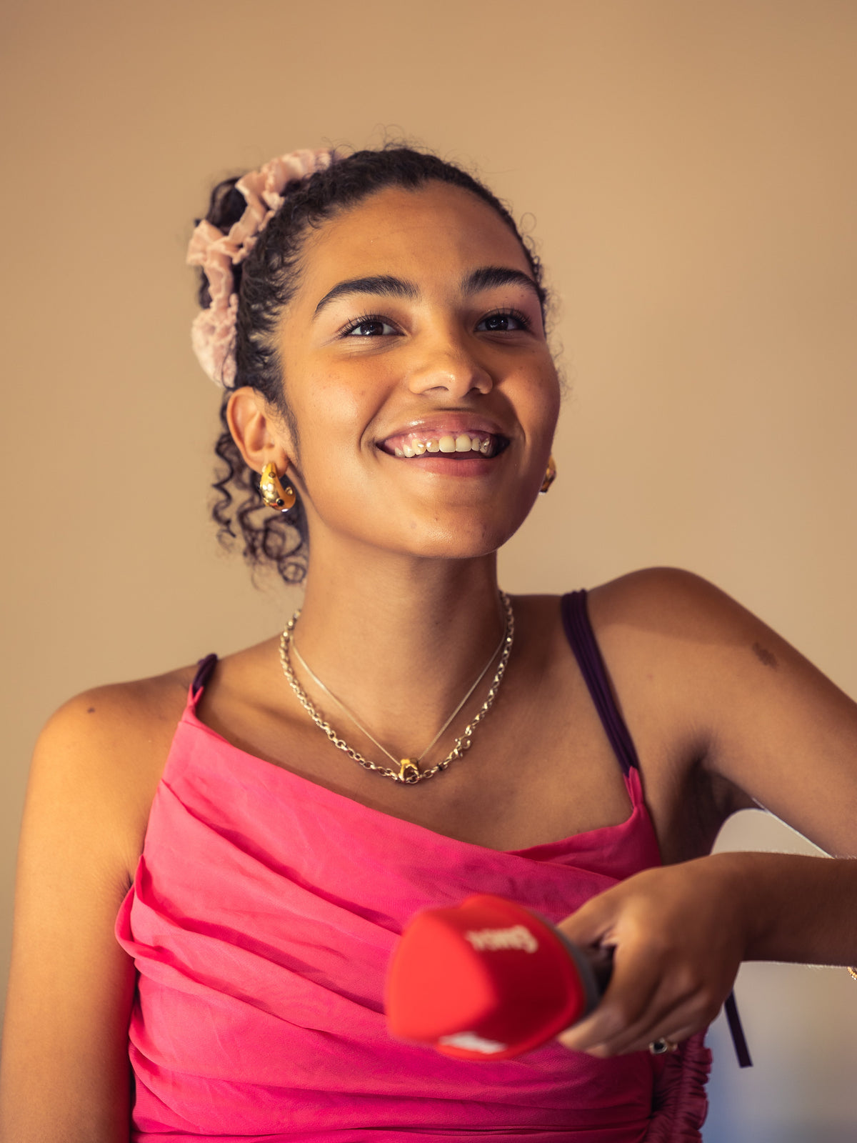 Olivia Dean tijdens het New Pop Festival in 2023