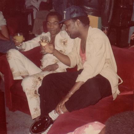 Fela Kuti met Waïpa; archieffoto uit 1970. Foto: MOI MEME (upload: Bigjack02002) / CC BY-SA 3.0