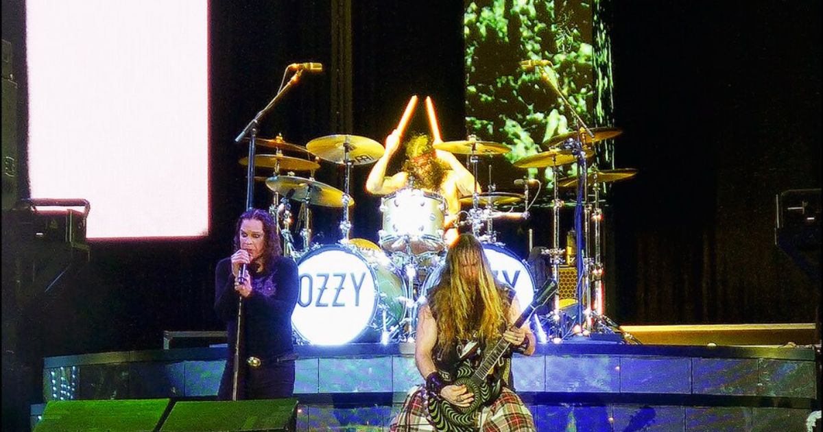 Ozzy Osbourne. Foto: dr_zoidberg / Wikimedia Commons, CC BY-SA 2.0; breed uitgesneden onder dezelfde licentie.