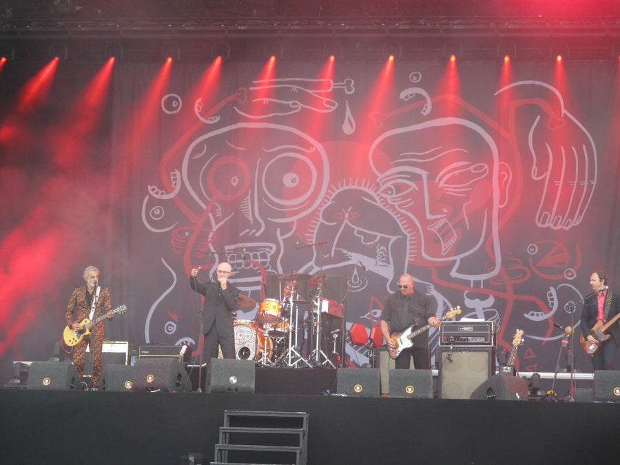Triggerfinger met gastmuzikant op het podium van Pinkpop in 2018.