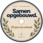 Middenlabel kant A: Samen opgebouwd.
