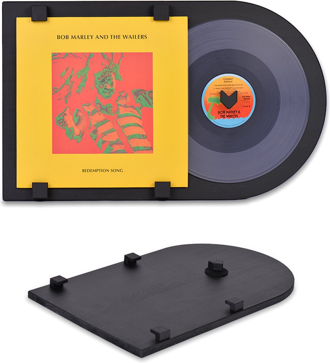 Zwarte lijst met de lp "Bob Marley and the Wailers - Redemption Song" en de bijbehorende hoes. Een losse lijst ligt onderaan.