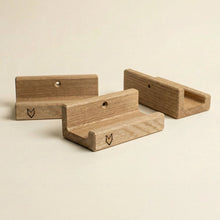 Drie houten LP-houders met vos-logo's, op een lichte achtergrond.